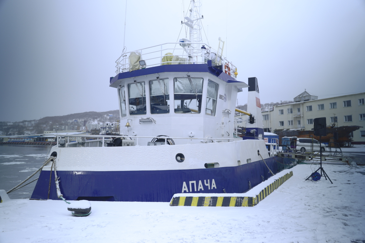 На первом построенном на Камчатке судне торжественно подняли государственный флаг Российской Федерации