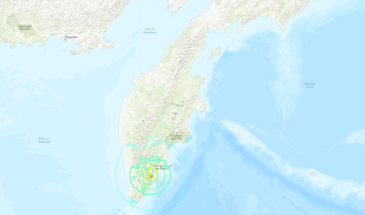 Спасатели приступили к обследованию зданий после землетрясения на Камчатке