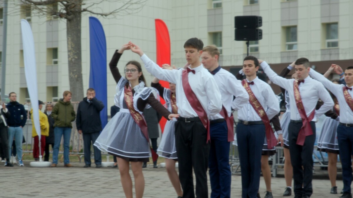 В камчатских школах начались Последние звонки