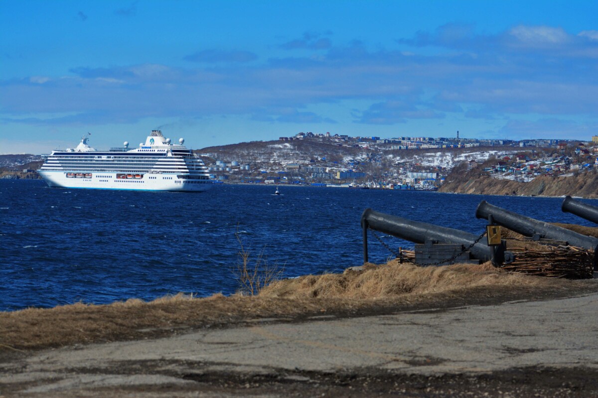 Круизный лайнер «Crystal Serenity» сегодня доставил на Камчатку 960 туристов