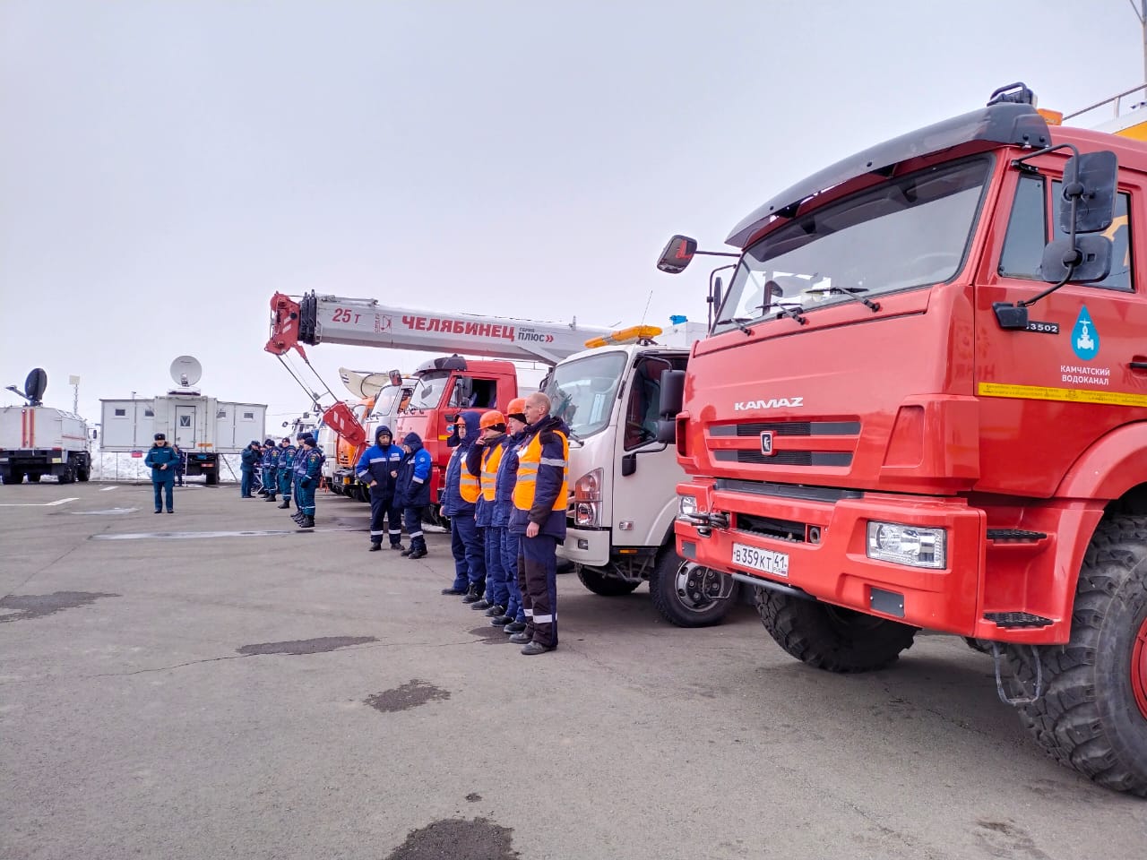 Техника камчатских предприятий ЖКХ и энергетики была представлена в смотре  готовности сил и средств МЧС России